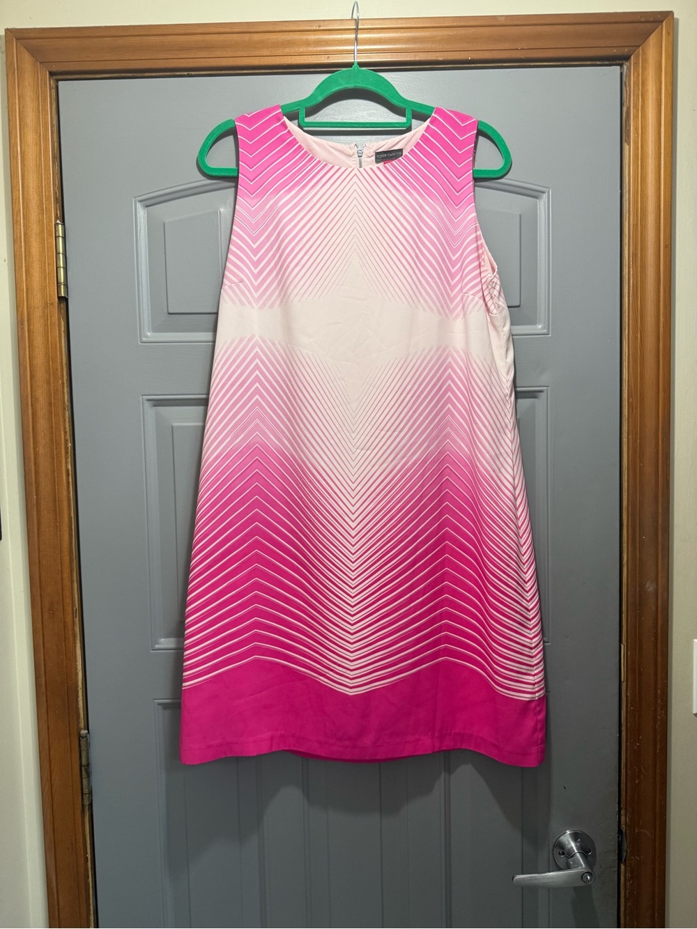 Vince Camuto- pink Ombre Chevron Shift Dress (12)EUC